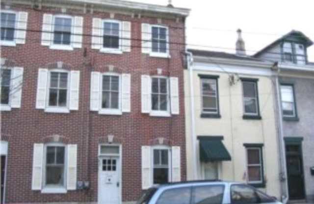 257 E HECTOR STREET - 257 East Hector Street, Conshohocken, PA 19428