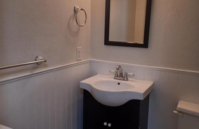 2119 S Colorado Gallery 4