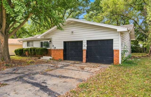 Spacious 3-Bedroom Home with 2-Car Garage in a Great Location! Gallery 4
