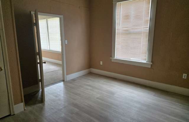 1512 Chandler Gallery 2