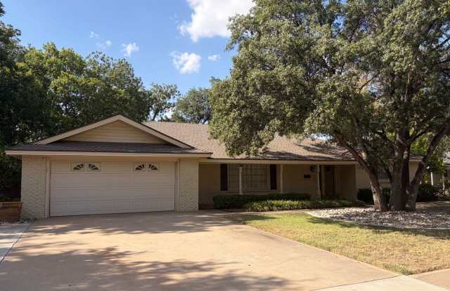 Spacious 4-Bedroom Home for Rent in Lubbock Gallery 3