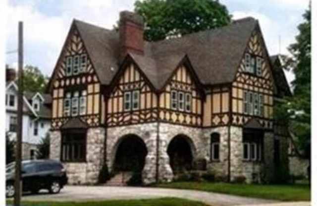 25 MONTROSE AVENUE photos photos