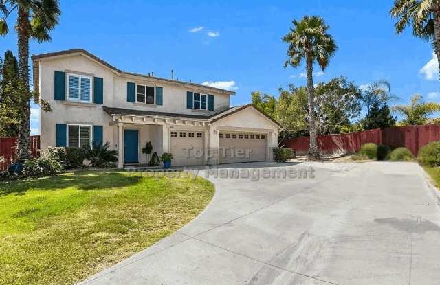 1 YEAR LEASE ONLY! SPACIOUS 4 BEDROOM + LOFT HOME WITH VIEWS & 3 CAR GARAGE IN OCEANSIDE! photos photos