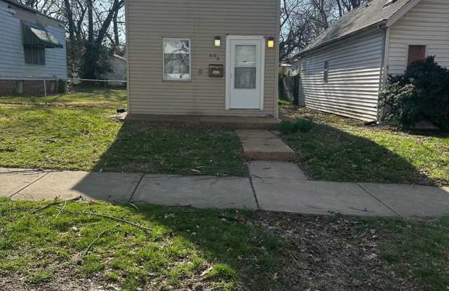 Cozy 2 bedroom home 2 blocks from Carondelet Park Gallery 3