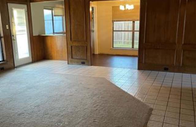 2741 Stoneridge Drive Gallery 3