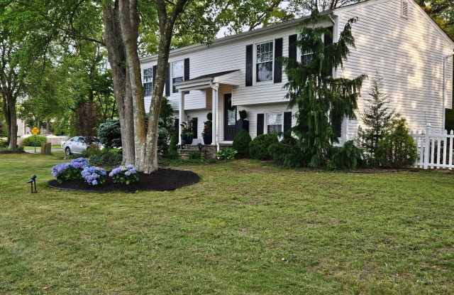 1825 Merrimac Drive Gallery 1