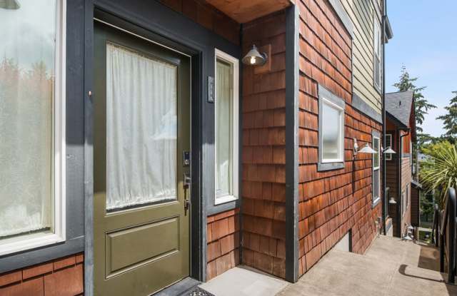 213 26th Ave E photos photos