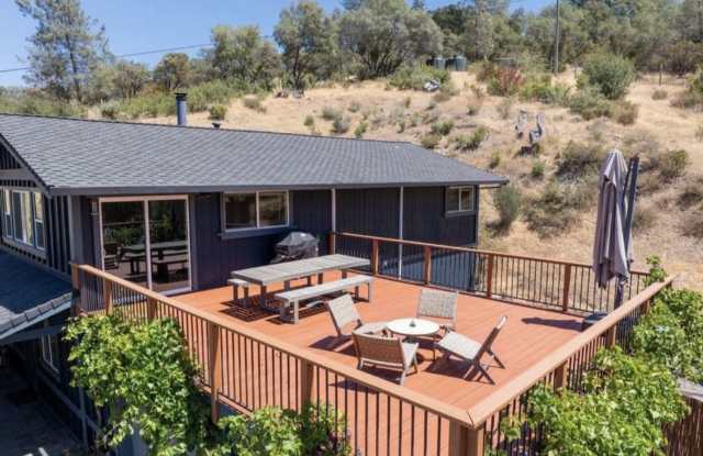 12233 Hilltop Drive Gallery 3