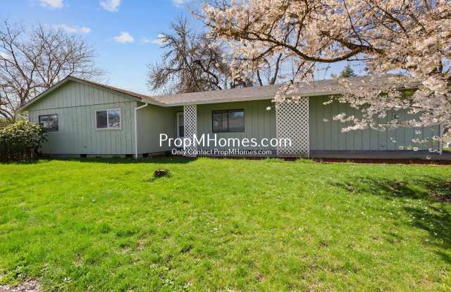 Updated Three Bedroom Home in McMinnville! photos photos