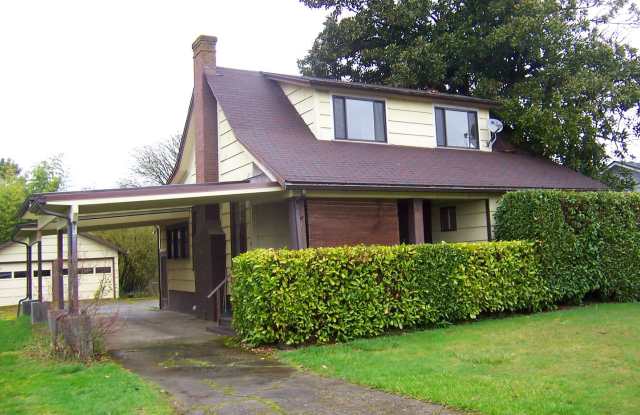 3 Bedroom ~ 1.5 Bathroom House on 2nd Street photos photos