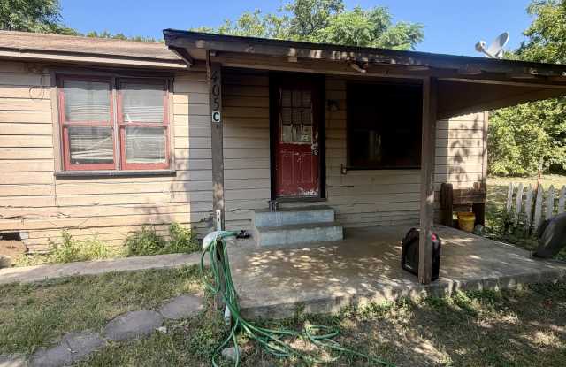 405-C Burleson Gallery 1