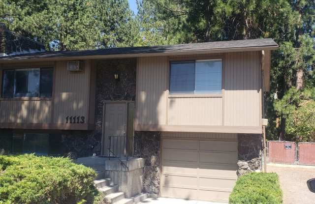 Nicely updated 3+ bedroom, 2 bath duplex photos photos