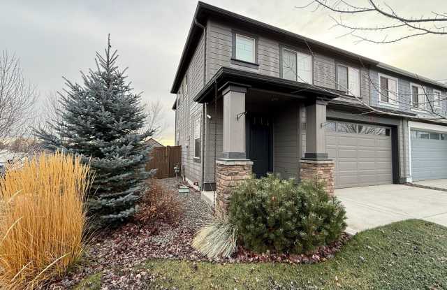 SCHEDULE A TOUR TO VIEW THIS STUNNING PALISCH TOWNHOME LOCATED IN SW REDMOND!! - 150 Southwest 30th Street, Redmond, OR 97756