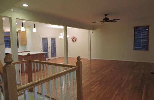 2334 Riverside Drive Gallery 2