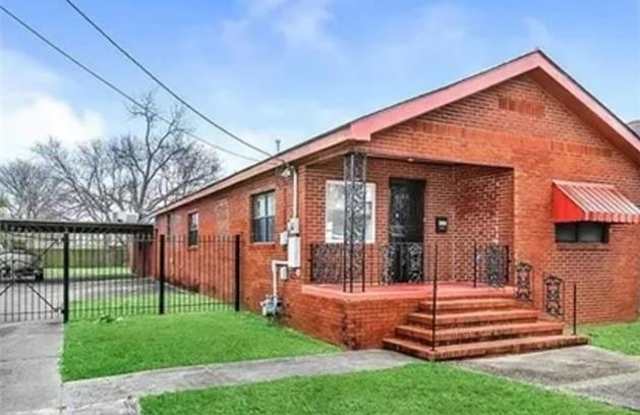 3121 N GALVEZ Street photos photos