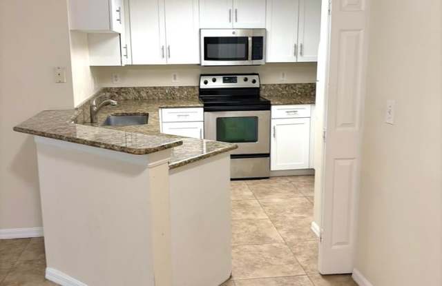 1100 Crestwood Ct S Gallery 1