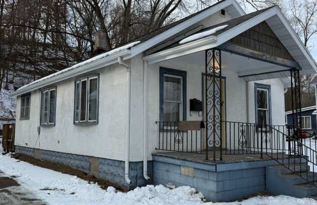 Single Family Home - 2 bed, 1 bath Gallery 3