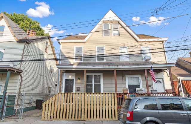 Beautifully renovated 4 bed, 2.5 bath, located in the heart of booming Sharpsburg. photos photos