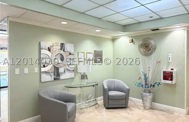 900 Saint Charles Pl Gallery 4