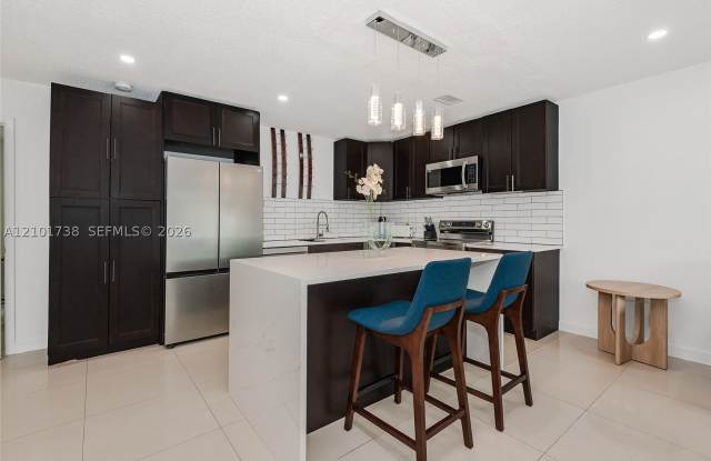 711 SW 14th Ct Gallery 3