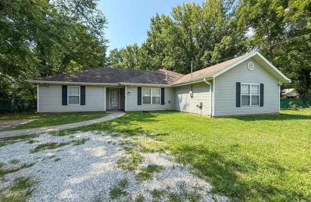 2624 E Cherry St - 2624 East Cherry Street, Springfield, MO 65802
