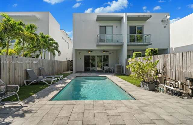 3567 SW 1st Ave photos photos
