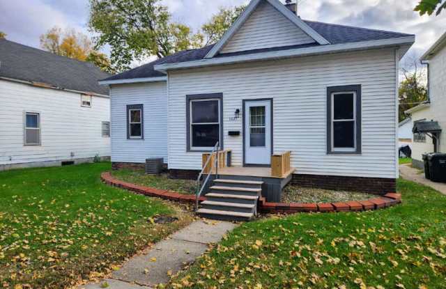 1621 Willis Avenue photos photos