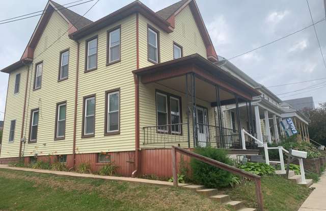 Dallastown SD 3 Bedroom House-Yard, Parking - 62 West Maple Street, Dallastown, PA 17313