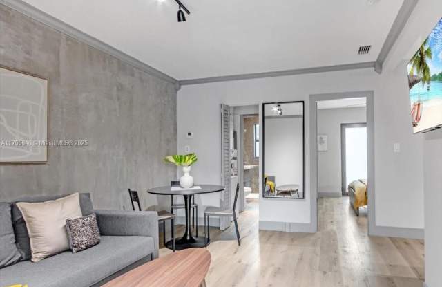 511 NE 62nd St photos photos