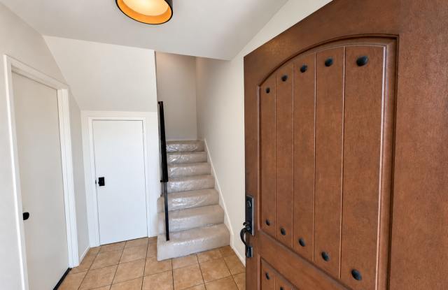 Seaview Hills Townhome with Stunning Ocean & Coastline Views Gallery 3