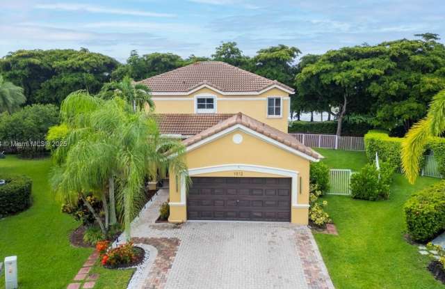 1012 Tupelo Way photos photos