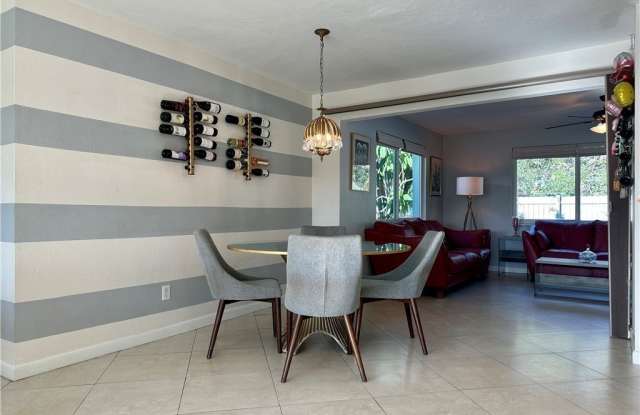 1495 Cranville Square Gallery 4