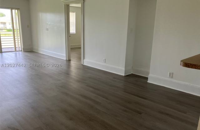 2803 N Course Dr Gallery 3