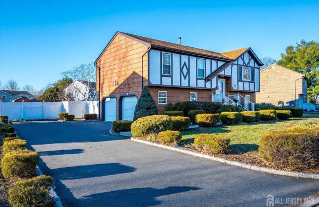 22 Oloughlin Drive - 22 O Loughlin Drive, South Plainfield, NJ 07080