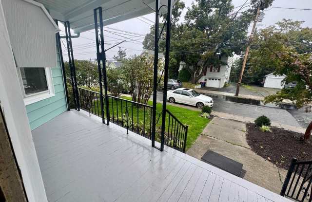 23 Quintard Avenue Gallery 2