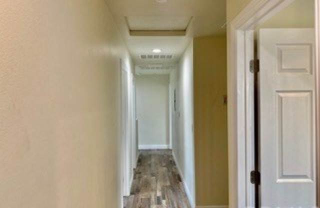 1121 W 61st Place Gallery 3