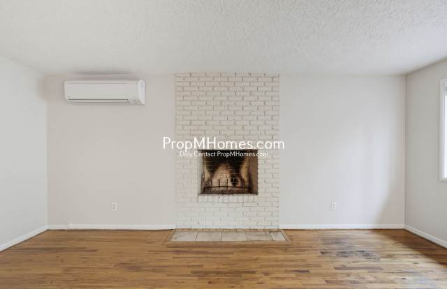 Charming Two Bedroom Duplex in SW! Gallery 4