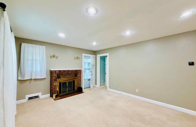 907 Heron Dr Gallery 3