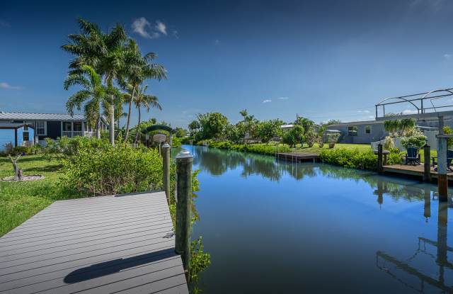 SEASONAL /SHORT-TERM- WATERFRONT- PET FRIENDLY Gallery 3