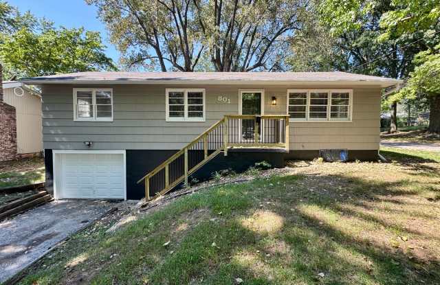 Fully Renovated Home Near Downtown Blue Springs Gallery 1