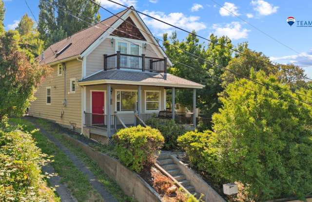 2720 Sq. Ft. Character Home in downtown Olympia with 3 Bedrooms, 3 Baths photos photos