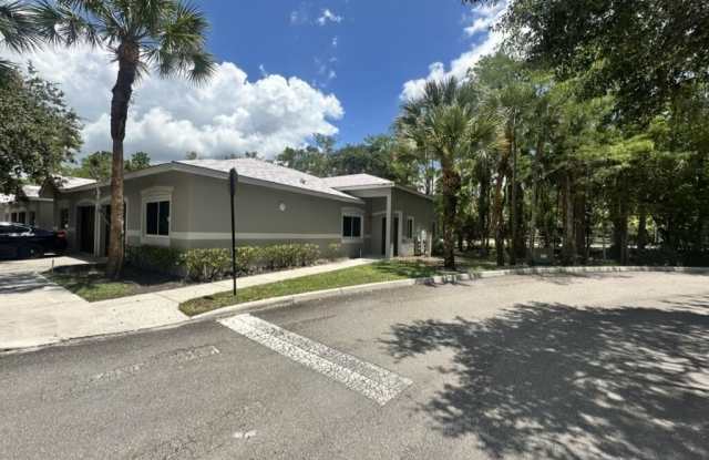 220 Crestwood Circle Gallery 4