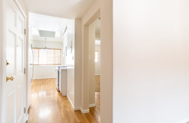 11669 Mayfield Avenue Gallery 2