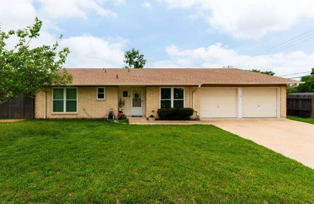 902 Lynn Ln. photos photos