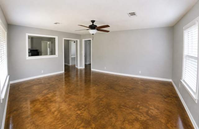 5283 Carpenters Bluff Road Gallery 3