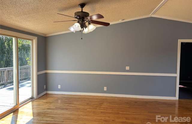 4382 Anderson Mountain Road Gallery 4