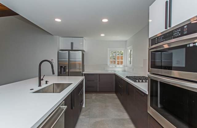 Solar 4 Bed home in Vista with Amazing views of the foothills/mountains! photos photos