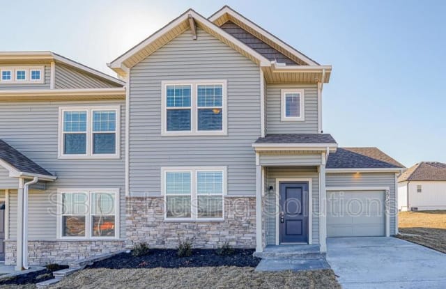 27318 E Oak View Dr - 27318 East Oak View Drive, Lake Lotawana, MO 64034