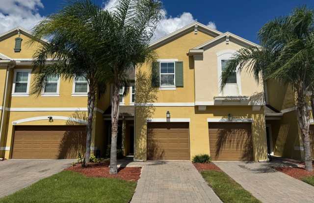 3-Bedroom Townhome in Econ Trails | Orlando Gallery 1
