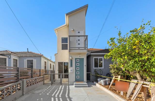 New built and fully furnished 2 bed 2. 5 baths in Point Loma photos photos